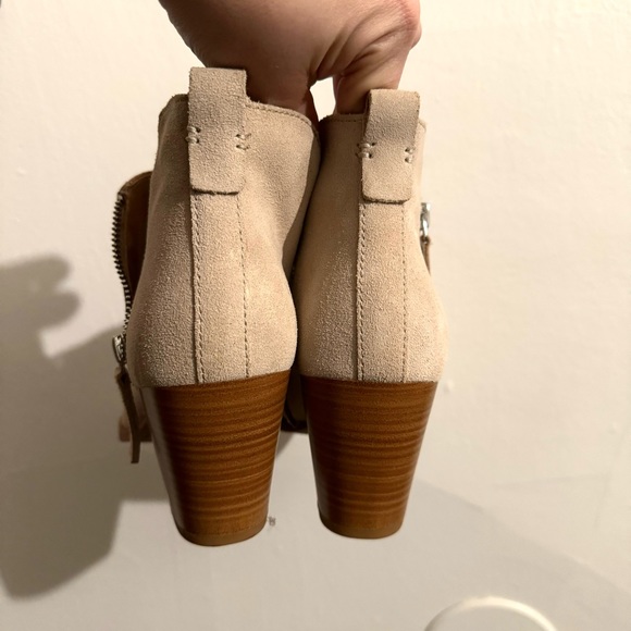 Dolce Vita Ankle Boot, Tan or Buck Color, Size 9, Heeled Leather Bootie - Picture 5 of 11